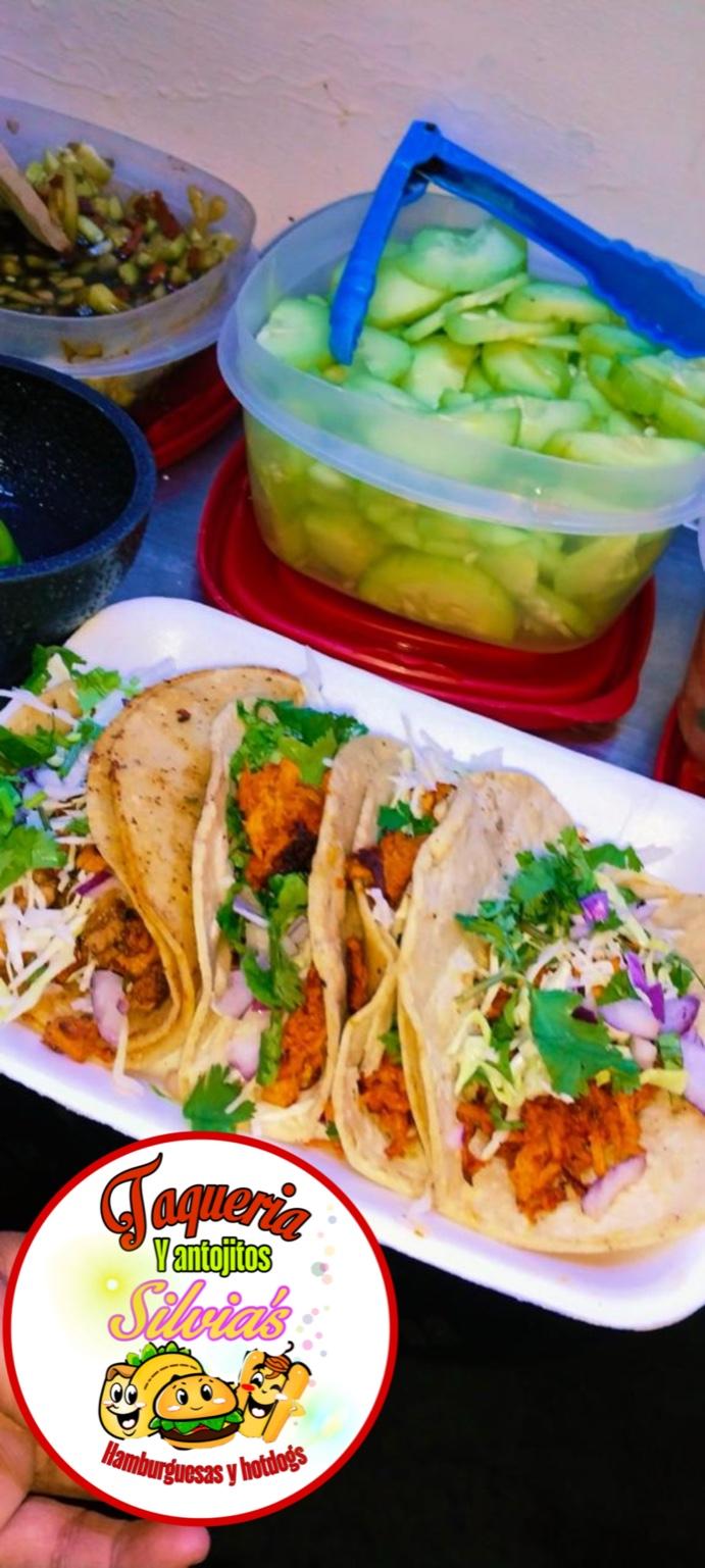 Tacos preparados con guarniciones